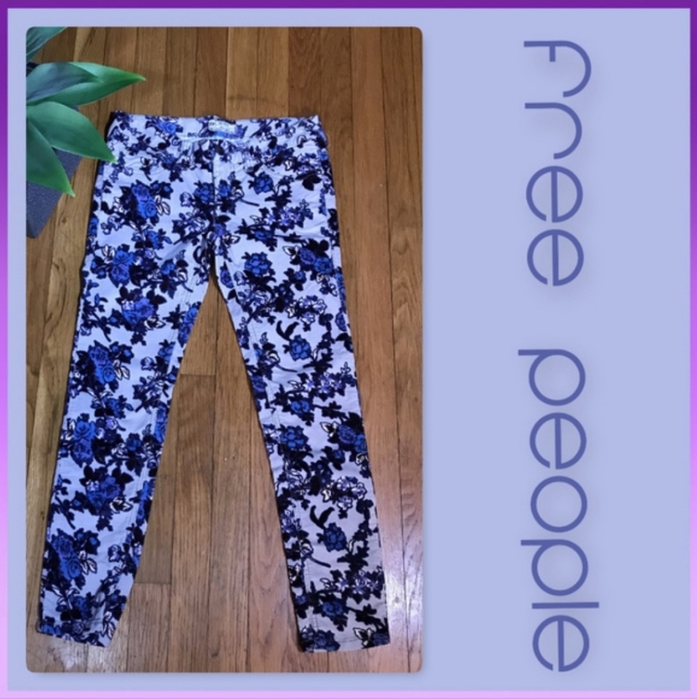 Free People 💐 blue floral corduroy jeans